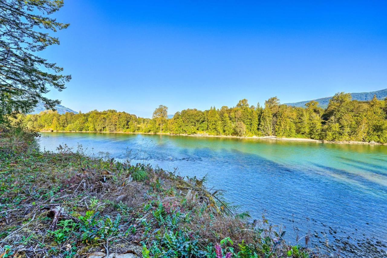 Dreamy Riverside Cabin With Fireplace And Grill Concrete المظهر الخارجي الصورة